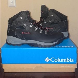 Columbia Women’s Newton Ridge Plus hiking boot